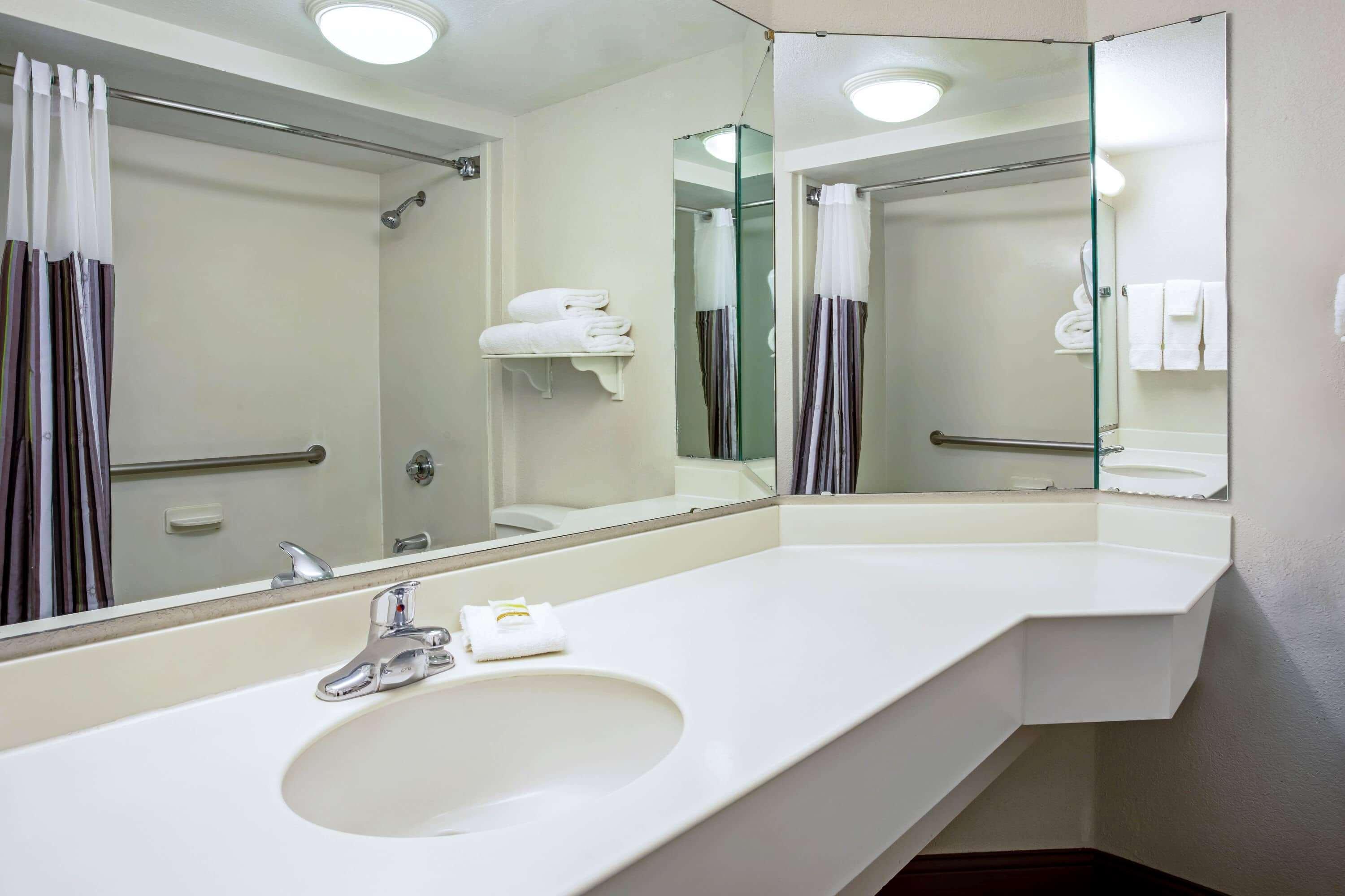 Hotel La Quinta By Wyndham Airport