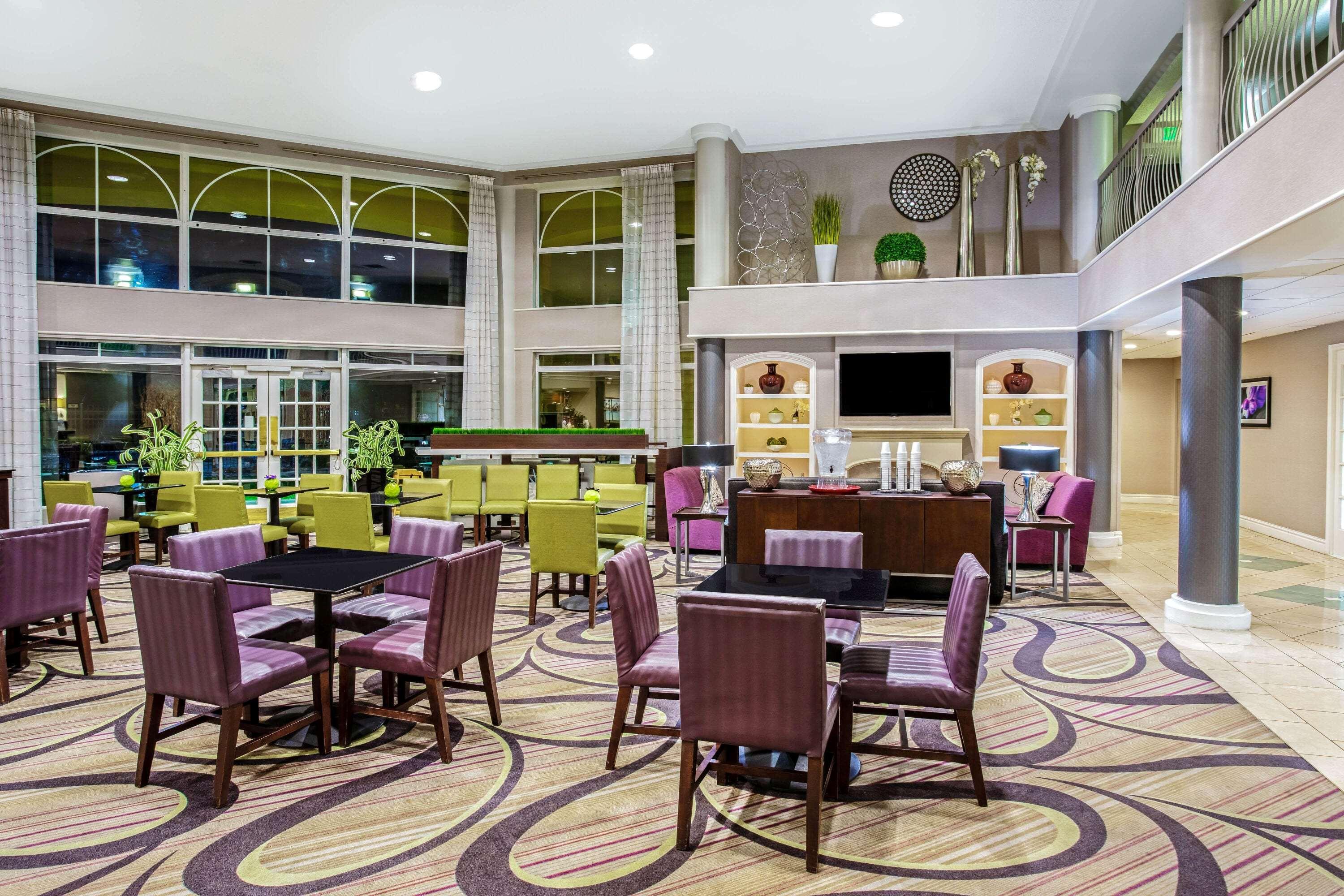 Hotel La Quinta By Wyndham Airport