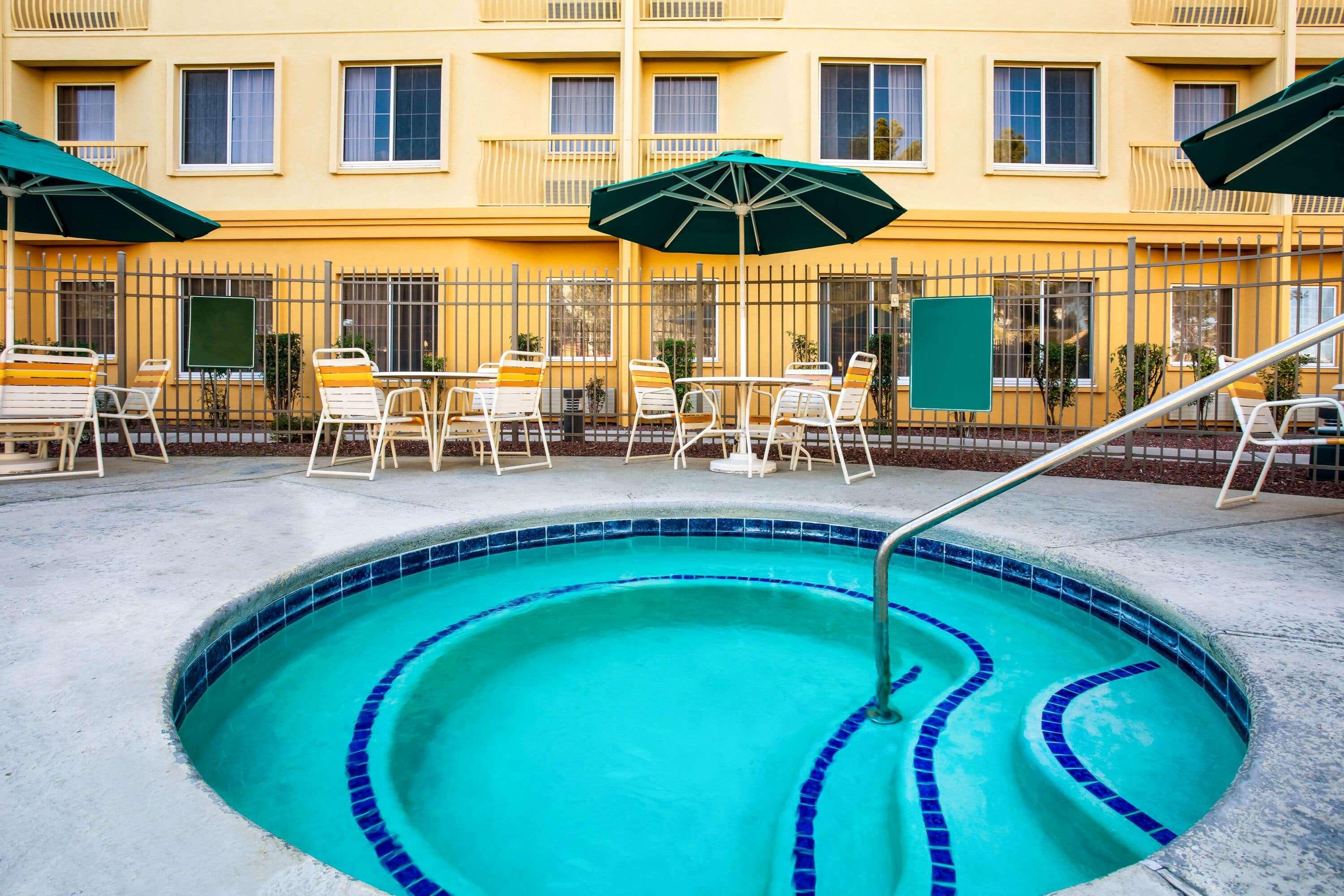 Hotel La Quinta By Wyndham Airport 3*