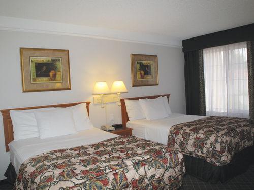 Hotel La Quinta By Wyndham Airport 3*
